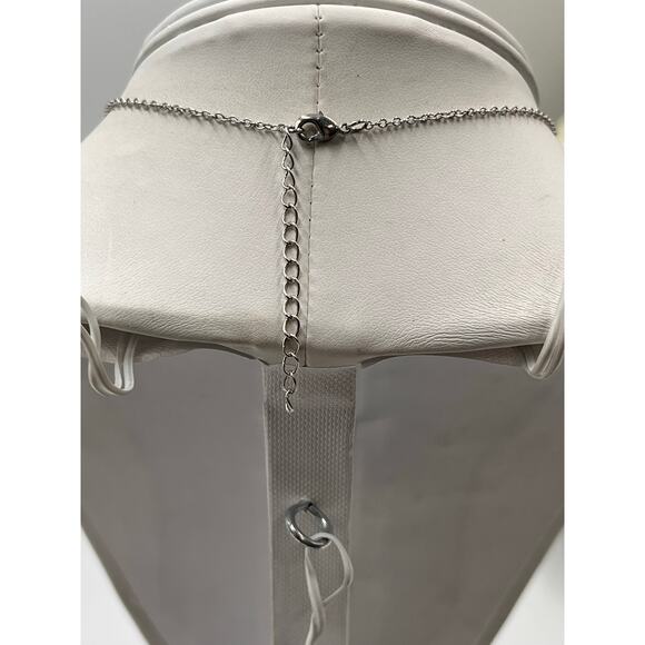 Swarovski Signed Elegant Faceted Clear Crystal Platinum Plated Necklace - Picture 6 of 8